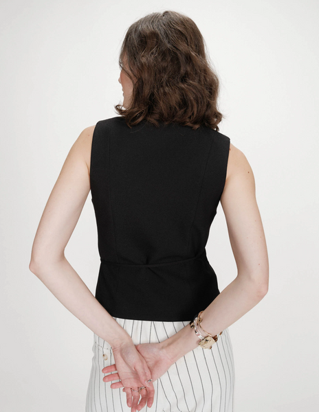 WRAP VEST & PLEATED STRAIGHT SHORT SET